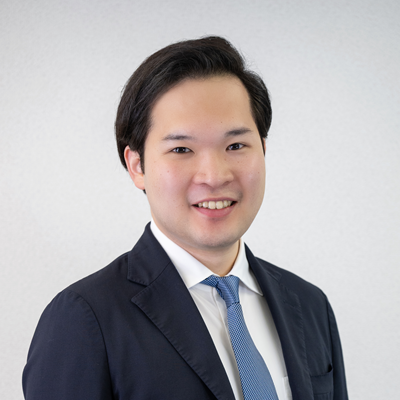 所長 鈴木塁 行政書士